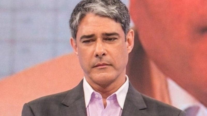 William Bonner teve que sair do Jornal Nacional (Foto: Reprodução) William Bonner teve que sair do Jornal Nacional (Foto: Reprodução)