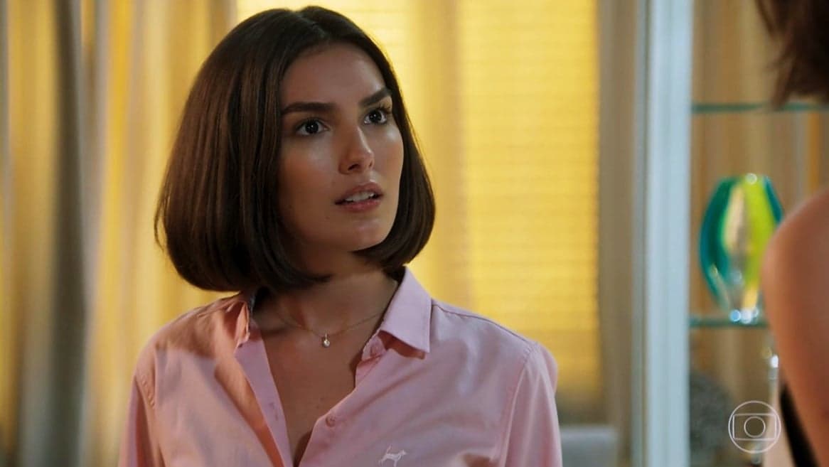 Larissa (Marina Moschen) em cena da novela das sete Verão 90 Larissa (Marina Moschen) em cena da novela das sete Verão 90