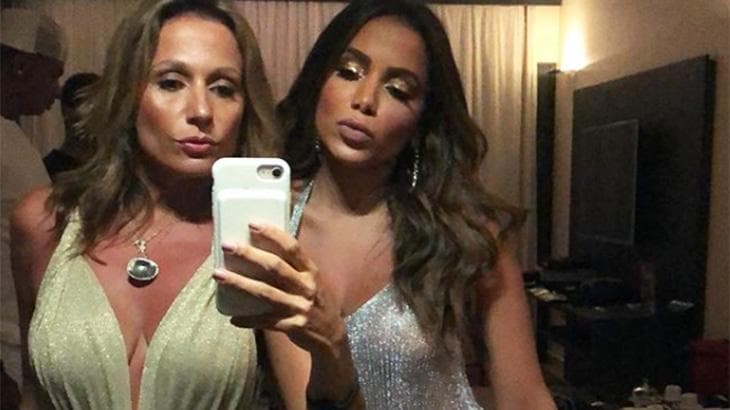Luisa Mell chega em evento, descobre que está sendo enganada por famosas e desabafa: "Inconveniente"