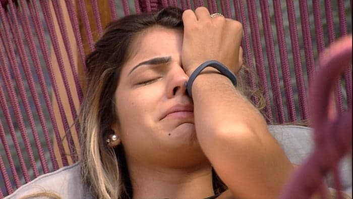 Hariany, do BBB19, toma atitude ousada após sofrer ataques e manda recado para seguidores: "Isso é muito grave"