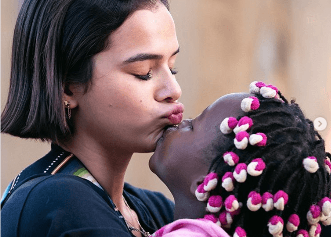 Bruna Marquezine e MC Mirella batem recorde em vaquinha online e valor impressiona