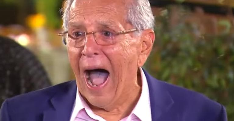 Carlos Alberto viu a esposa interditar banheiro de avião 