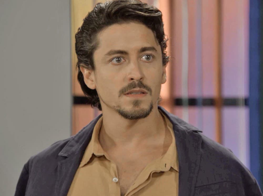 Jerônimo em cena da novela das 18h da Globo, Verão 90 (Foto: Reprodução/Globo) Jerônimo em cena da novela das 18h da Globo, Verão 90 (Foto: Reprodução/Globo)