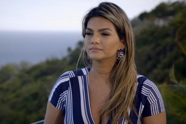 Ao lado do filho caçula, Kelly Key surge cansada em aeroporto e faz desabafo sobre maternidade