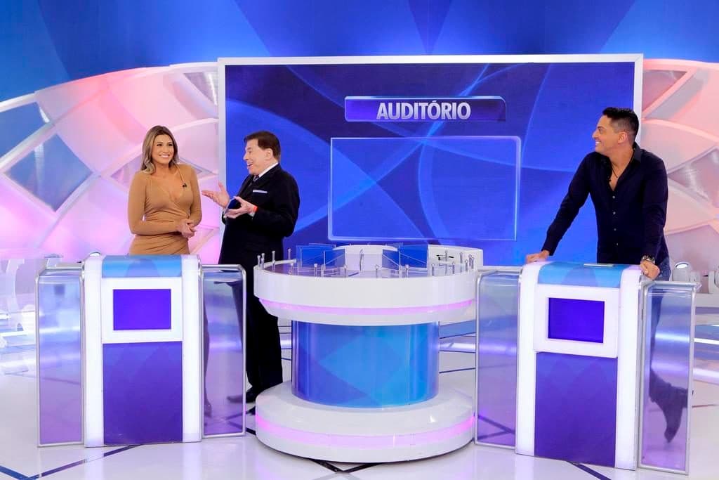 Silvio Santos reúne Lívia Andrade e Leo Dias em programa