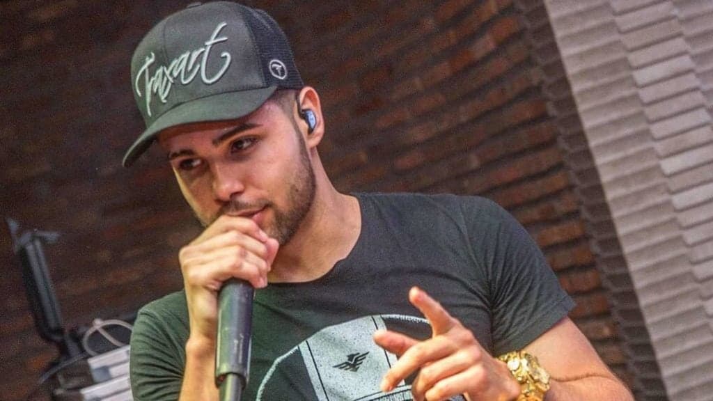 Jerry Smith mostra resultados de malhação com pouca roupa e público chama atenção para detalhe: "Quem deu zoom?"