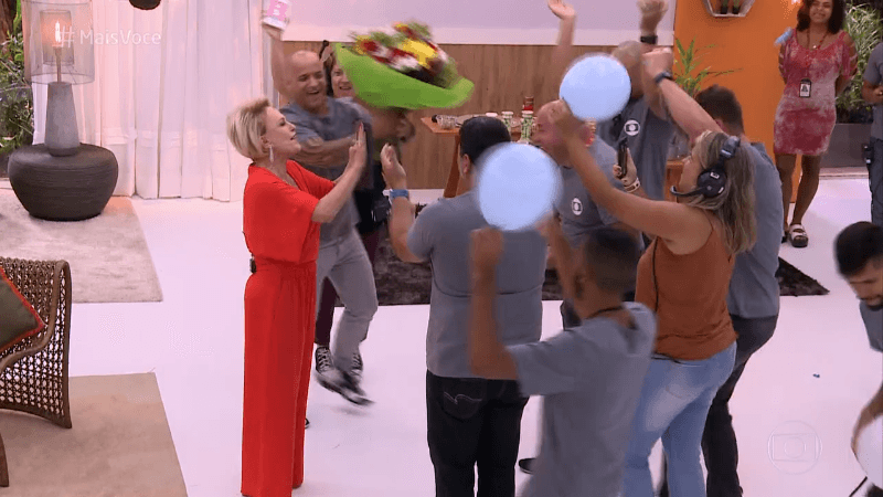 Ana Maria Braga ganha surpresa de aniversário no Mais Você (Foto: Reprodução/Globo) Ana Maria Braga ganha surpresa de aniversário no Mais Você (Foto: Reprodução/Globo)