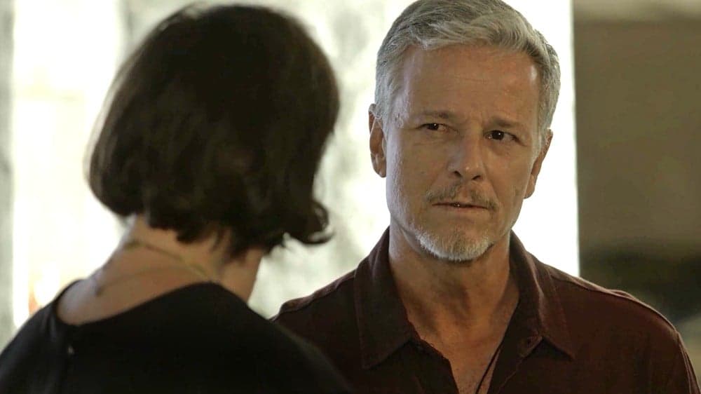 Valentina e Sampaio em cena da novela O Sétimo Guardião, da Globo (Foto: Reprodução/Globo) Valentina e Sampaio em cena da novela O Sétimo Guardião, da Globo (Foto: Reprodução/Globo)