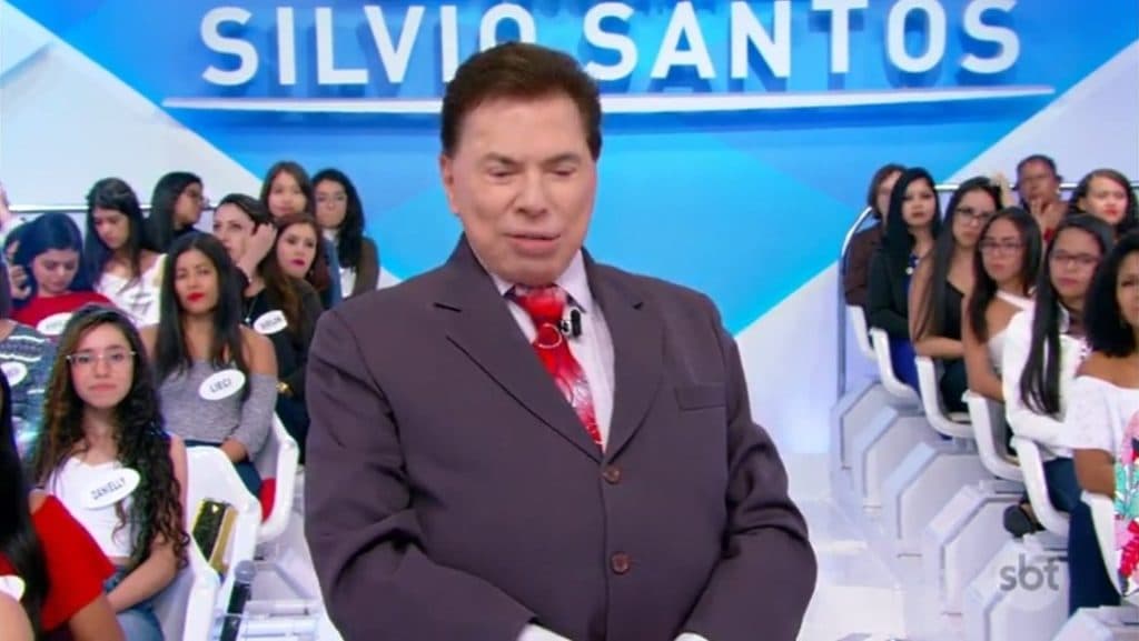 Durante programa no SBT, Silvio Santos manda recado para Luciana Gimenez e surpreende com atitude no palco