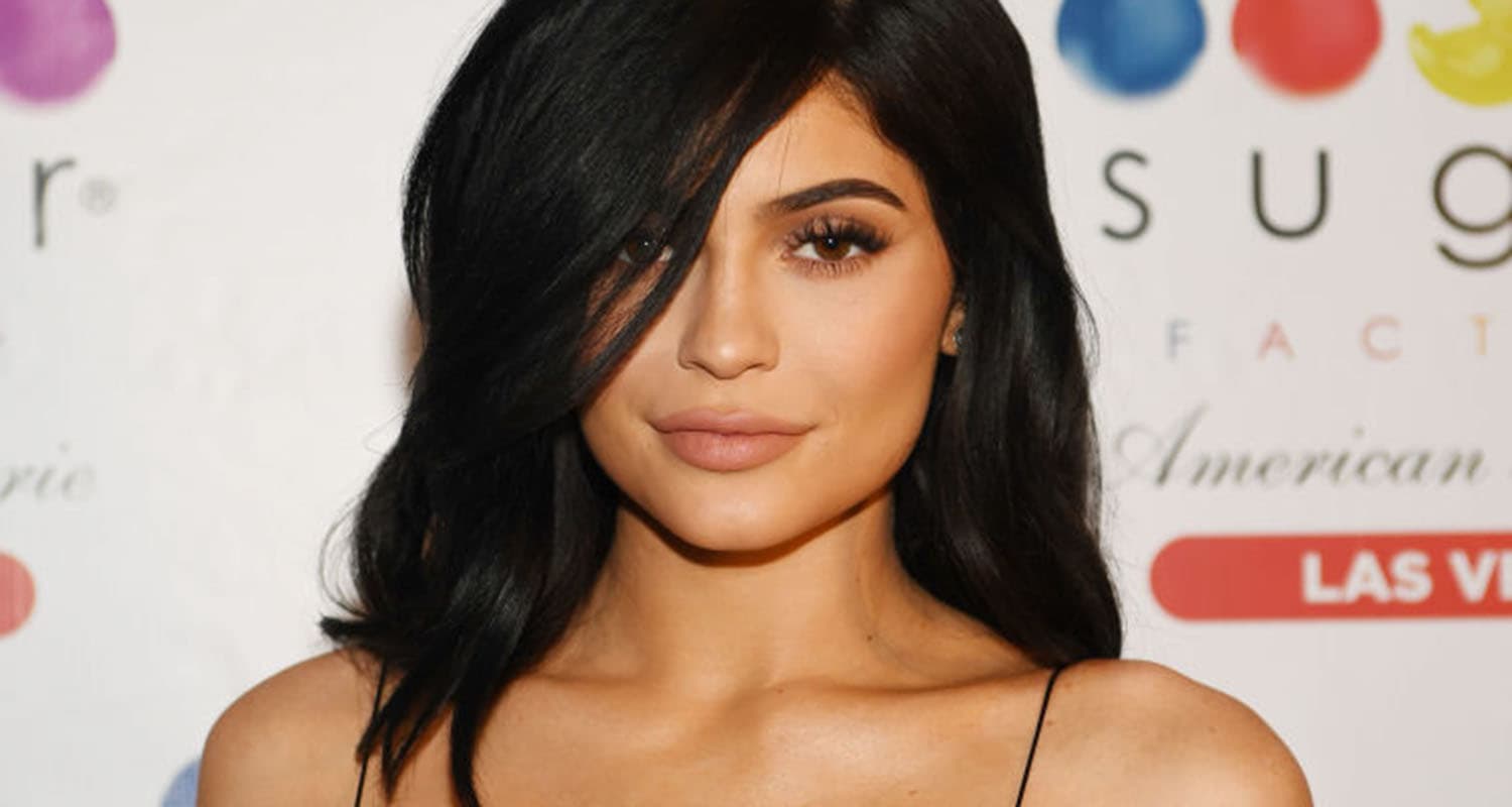 Kylie Jenner presenteou Travis Scott, o pai de sua filha Kylie Jenner presenteou Travis Scott, o pai de sua filha