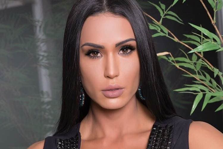 Gracyanne Barbosa quase fica sem biquíni para mostrar tatuagem íntima