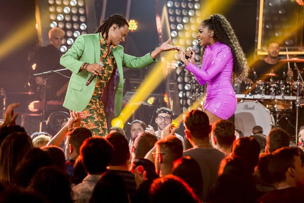 Iza e Toni Garrido se despedem do SóTocaTop e emoção toma de conta