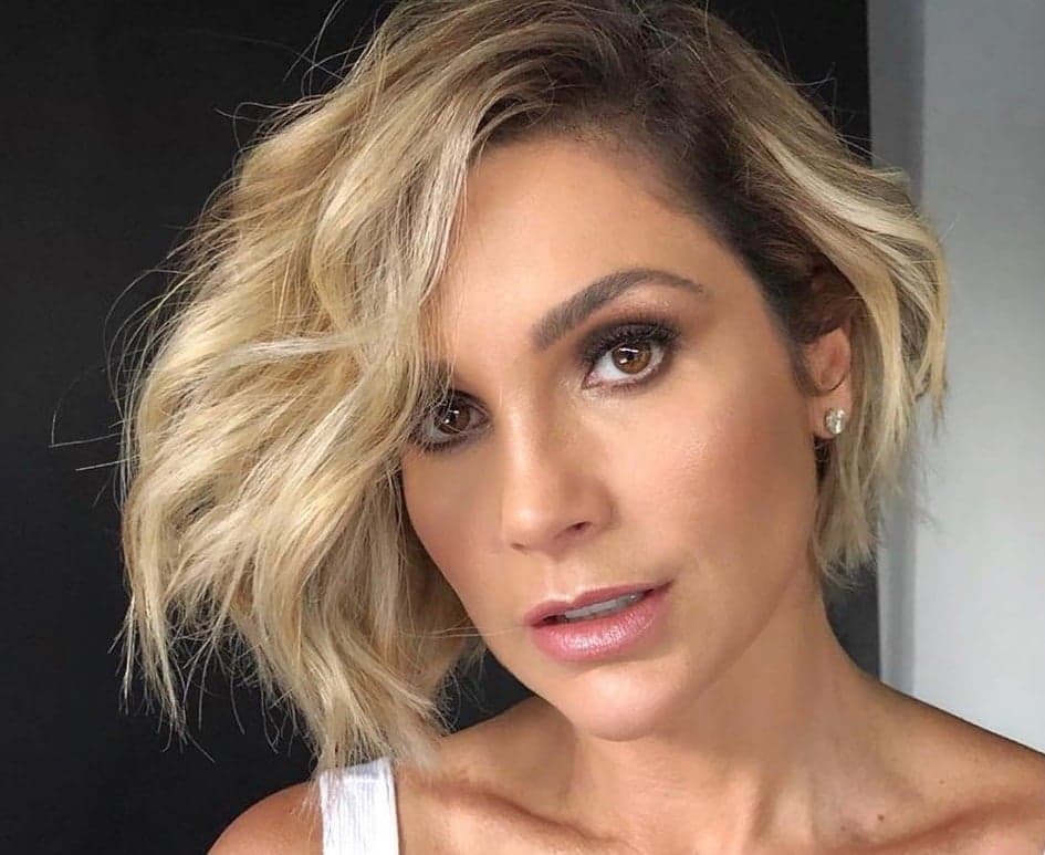 Flávia Alessandra surge em foto assustadora e causa espanto no público: "Vampira"