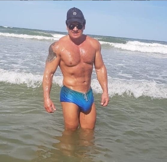 Apresentador que postou foto mostrando partes íntimas é mandado embora da Record e desabafa: "fui humilhado demais"