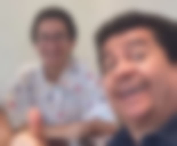 Filho de cantor famoso se lança como 'sertanejo gay', estreia com música do namorado e causa espanto