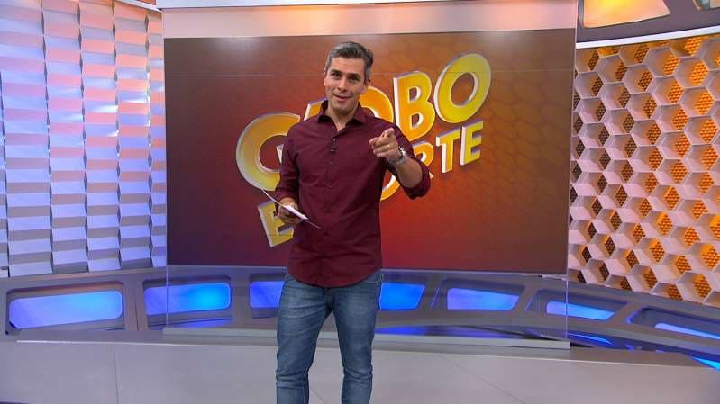Ivan Moré cai no choro após receber notícia da Globo e não renova com a emissora