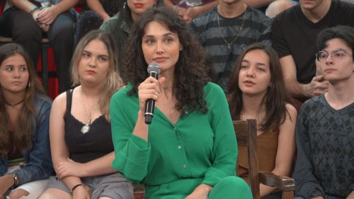 Débora Nascimento divulga intimidade, mostra momento especial com a filha e emociona com atitude