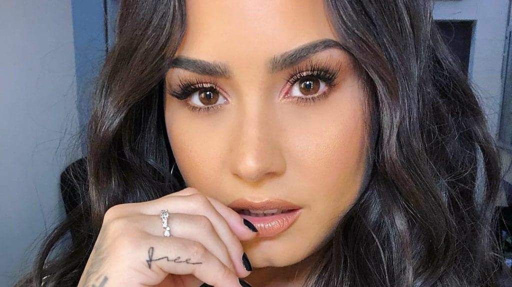Demi Lovato se surpreende com história de vida de fã e tem atitude alarmante