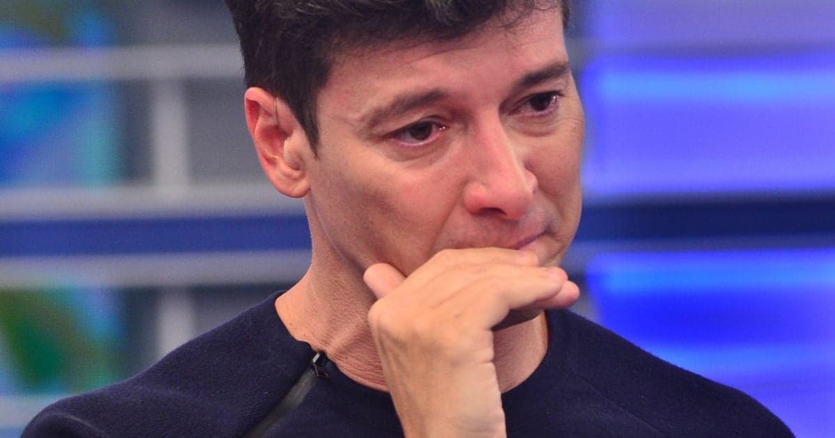 Rodrigo Faro deixou de seguir a esposa nas redes sociais. (Foto: Reprodução/ Record) Rodrigo Faro deixou de seguir a esposa nas redes sociais. (Foto: Reprodução/ Record)