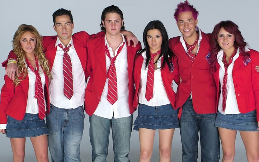 Anahi de surpresa aparece com todos os RBD reunidos depois de 11 anos e choca internet