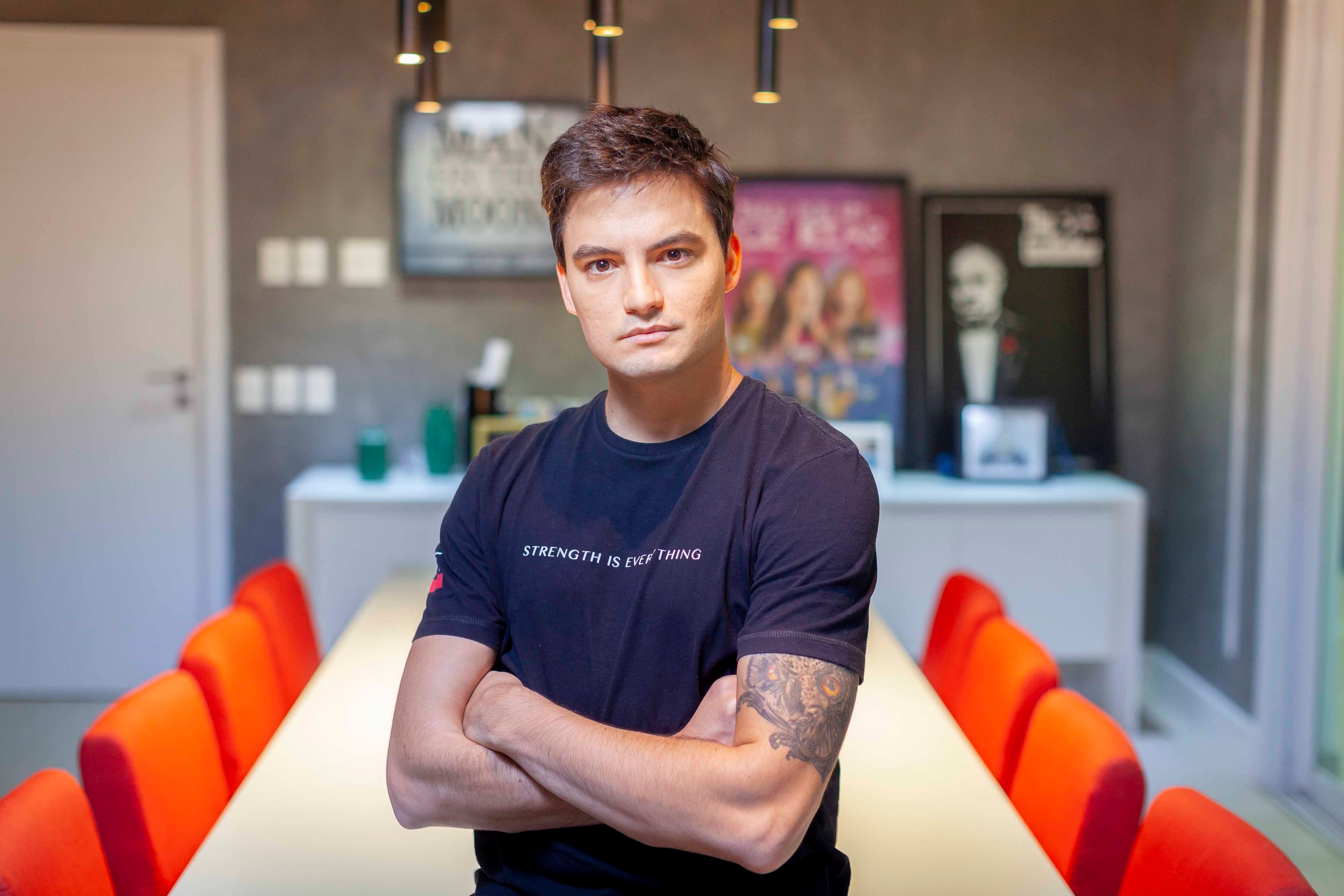 O youtuber Felipe Neto foi desmascarado ao vivo pela Netflix (Foto: Divulgação) O youtuber Felipe Neto foi desmascarado ao vivo pela Netflix (Foto: Divulgação)