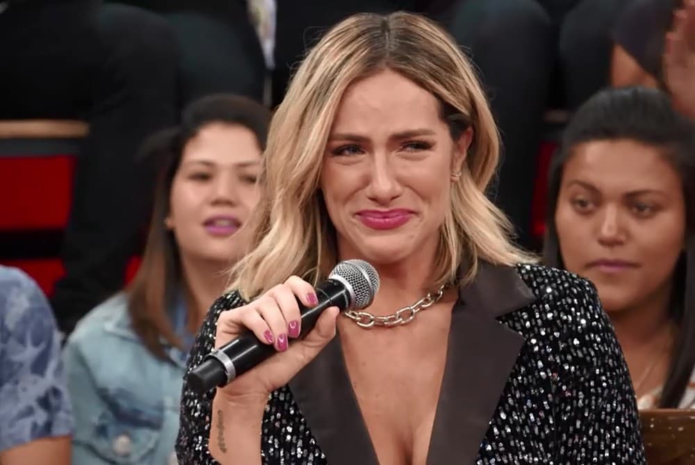No Altas Horas, Giovanna Ewbank vai às lágrimas ao recordar pergunta de Titi sobre adoção e expõe situação
