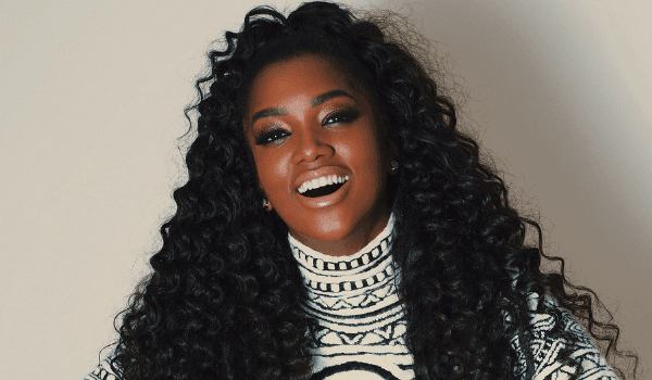 A cantora Iza fez uma piada com música de Paula Fernandes (Foto: Divulgação) A cantora Iza fez uma piada com música de Paula Fernandes (Foto: Divulgação)