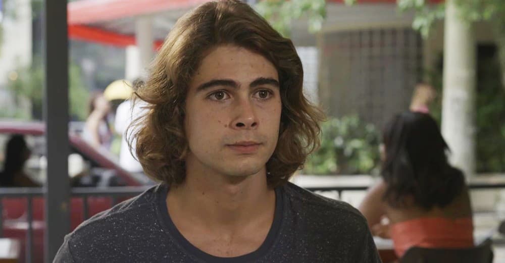João em cena da novela das 19h da Globo, Verão 90 (Foto: Reprodução) João em cena da novela das 19h da Globo, Verão 90 (Foto: Reprodução)