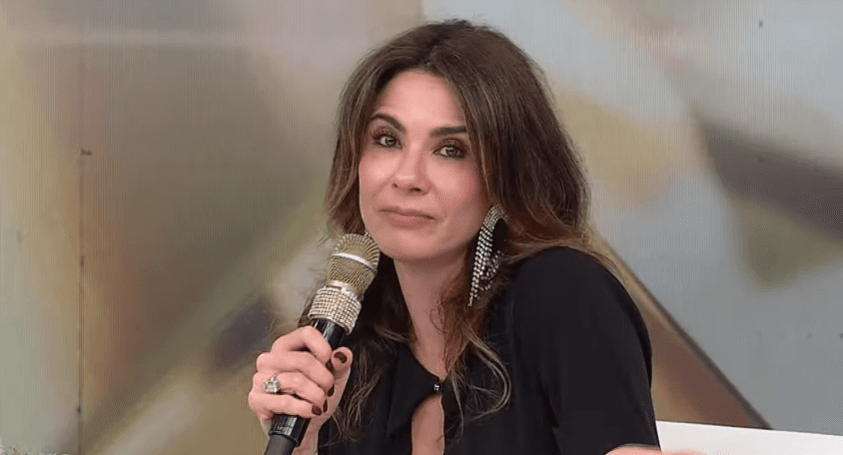 SuperPop sofre pane em transmissão ao vivo e Luciana Gimenez tenta enganar o público:  "Vamos fingir"