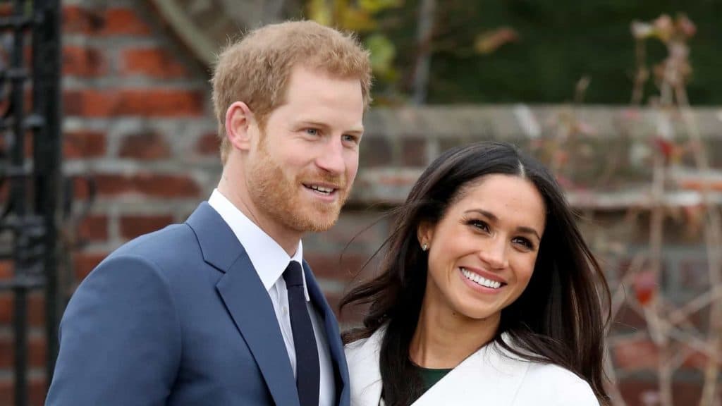 Príncipe Harry e Meghan Markle divulgam fotos do primeiro filho e revelam o nome do herdeiro; confira