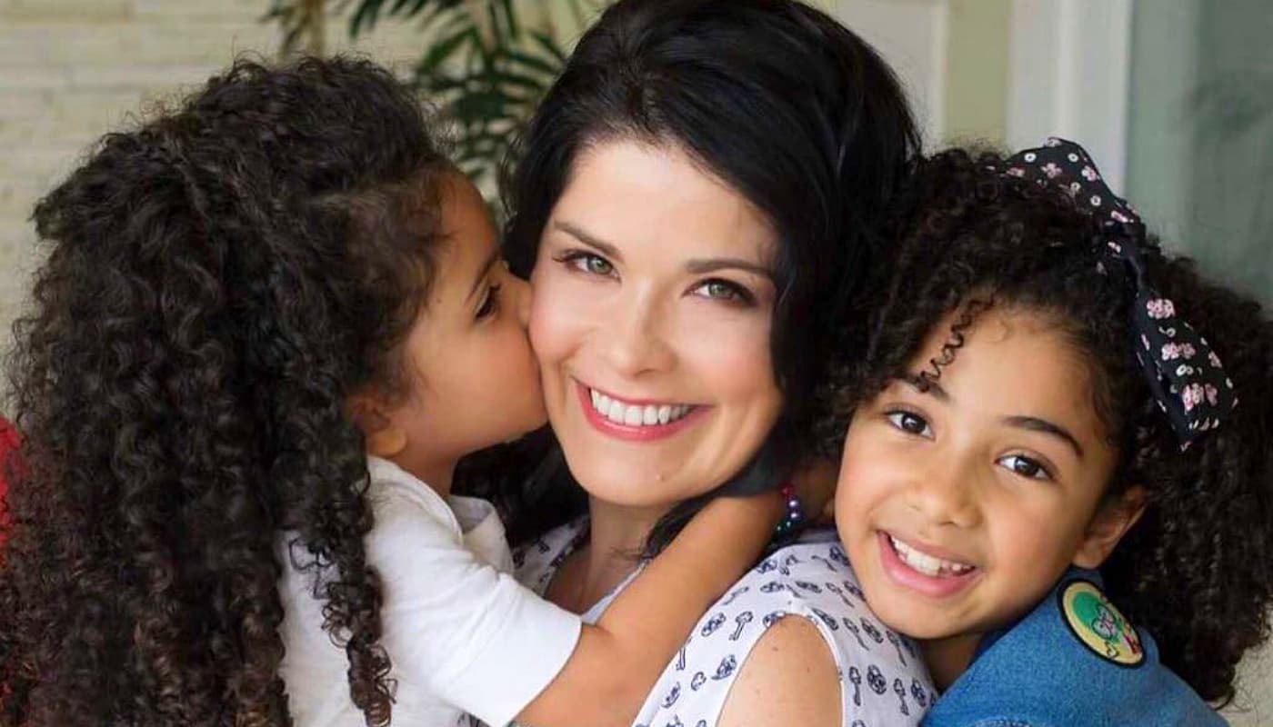 Samara Felippo com as filhas (Foto: Reprodução) Samara Felippo com as filhas (Foto: Reprodução)