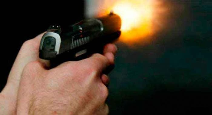 Pastor famoso é executado, tem mais 30 perfurações pelo corpo e esposa fica desolada: "Só fui dar um passeio"