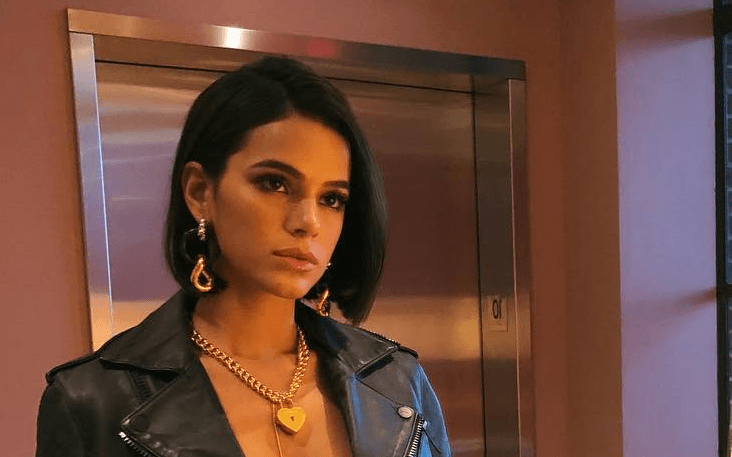 Bruna Marquezine exibe corpo, assusta com magreza e detalhes de mansão luxuosa deixam público perplexo