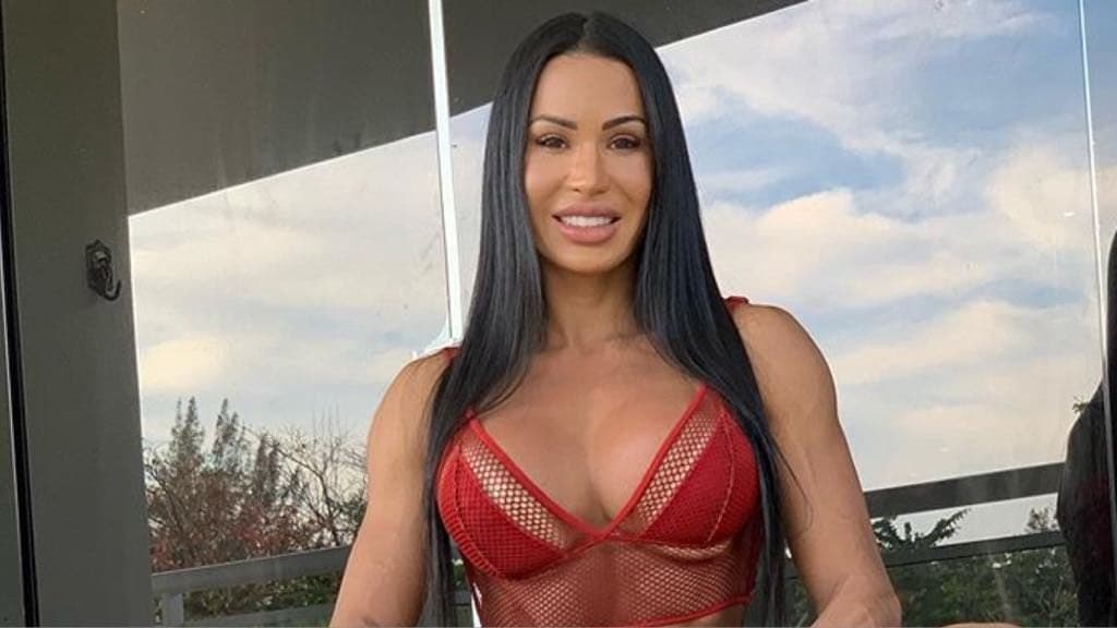Belo, em pleno Dia dos Namorados, arranca lágrimas de Gracyanne Barbosa e câmeras flagram tudo