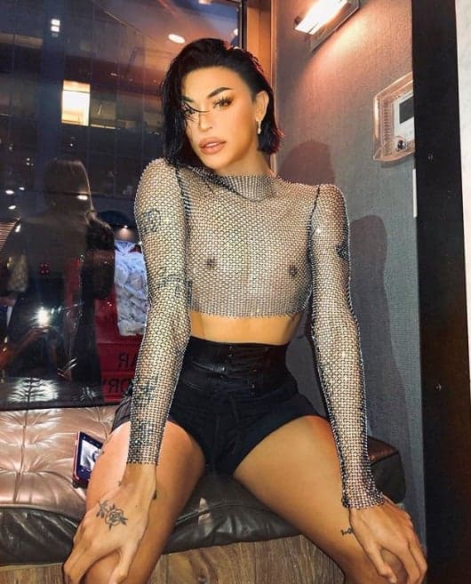 Pabllo Vittar exibido os peitos - Foto: Reprodução/Instagram Pabllo Vittar exibido os peitos - Foto: Reprodução/Instagram