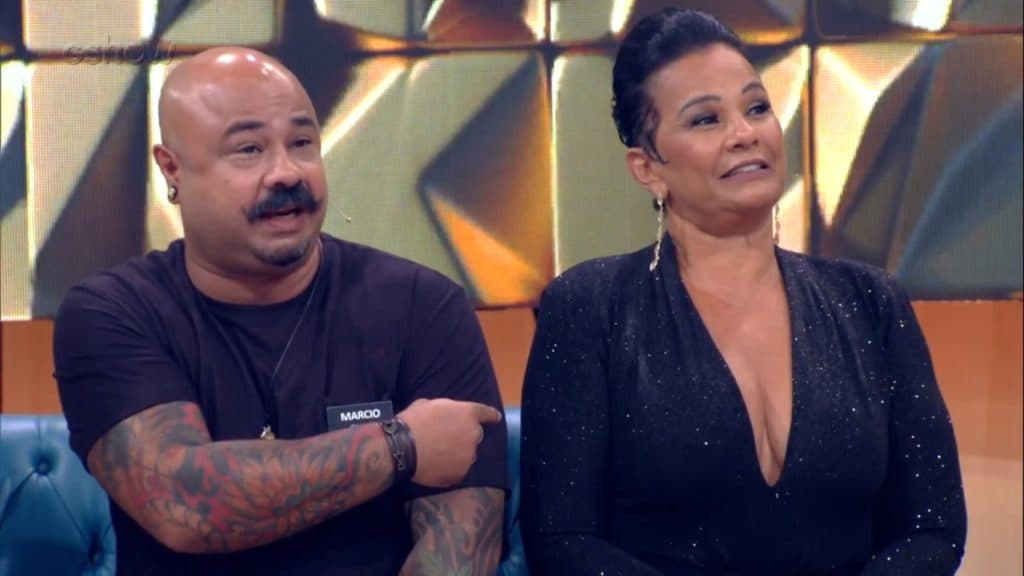Filho de Solange Couto faz barraco em festa por ciúme da mãe com os amigos: "Desse tamanho todo dela"