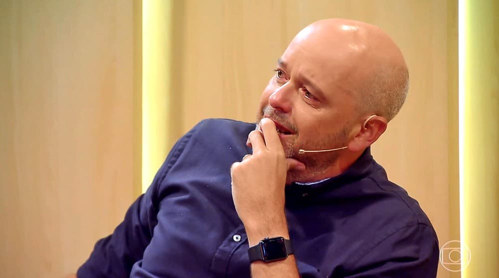 Alex Escobar sofre grave acidente no banheiro de casa: 'Abriu uma fenda na minha perna'