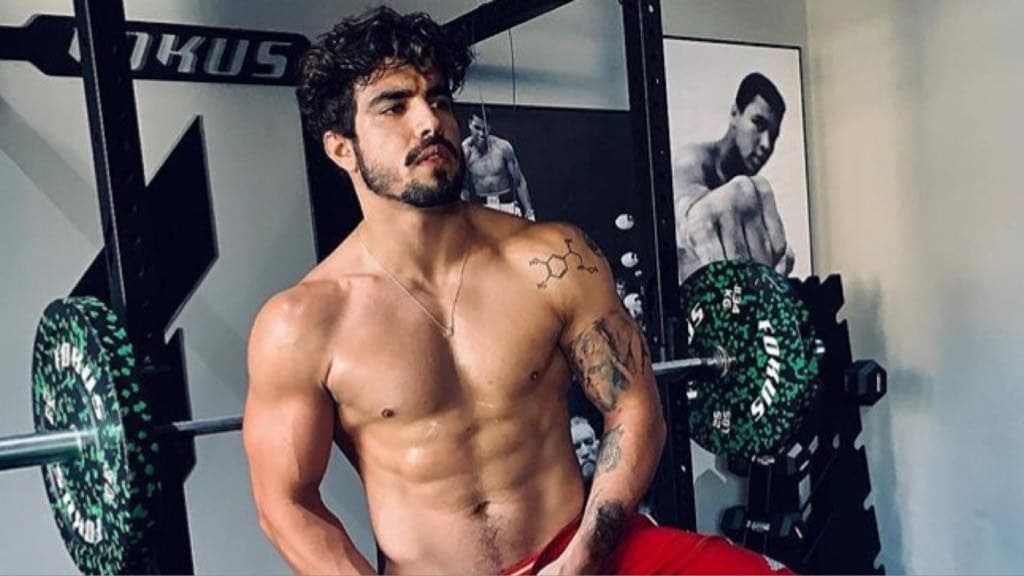 Caio Castro, de A Dona do Pedaço, posta foto de "pelada" e dispara: "Hoje é dia"
