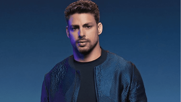 Cauã Reymond em campanha que divulga seu perfume (Foto: Reprodução/Instagram)