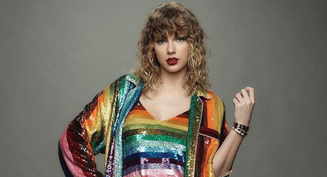 A cantora Taylor Swift está lutando pelos direitos iguais da sociedade LGBTQ (Foto: Reprodução) A cantora Taylor Swift está lutando pelos direitos iguais da sociedade LGBTQ (Foto: Reprodução)