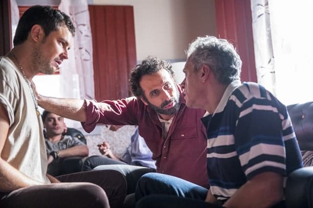 Chiclete (Sergio Guizé), Adão (César Ferrario) e Cosme (Osvaldo Mil) em cena de A Dona do Pedaço (Foto: Globo/João Miguel Júnior) Chiclete (Sergio Guizé), Adão (César Ferrario) e Cosme (Osvaldo Mil) em cena de A Dona do Pedaço (Foto: Globo/João Miguel Júnior)