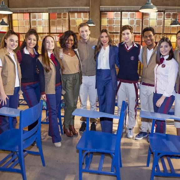 Gloria Maria fez um tour com Patrícia Abravanel nos corredores do SBT Gloria Maria fez um tour com Patrícia Abravanel nos corredores do SBT
