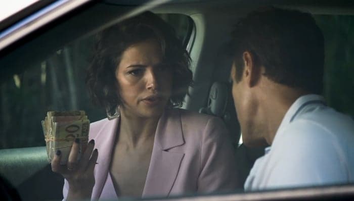 A Dona do Pedaço: Regis afirma que não participará mais de golpe e Josiane fica totalmente sem chão
