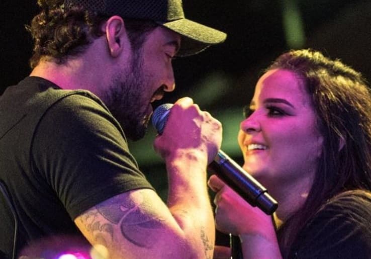 Maiara coloca Fernando Zor contra a parede e pede cantor em casamento em público