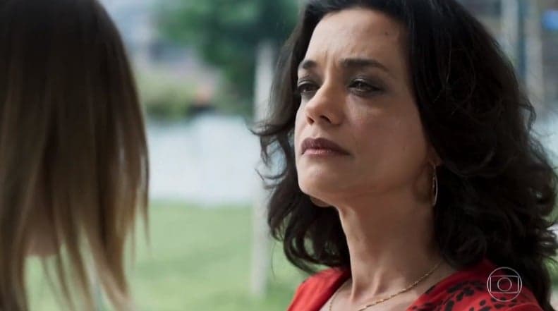 Missade (Ana Cecília Costa) em cena na novela Órfãos da Terra da Globo Missade (Ana Cecília Costa) em cena na novela Órfãos da Terra da Globo