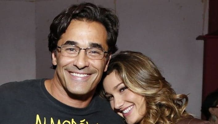 Sasha Meneghel surge ao lado do pai e com os irmãos herdeiros que raramente aparecem