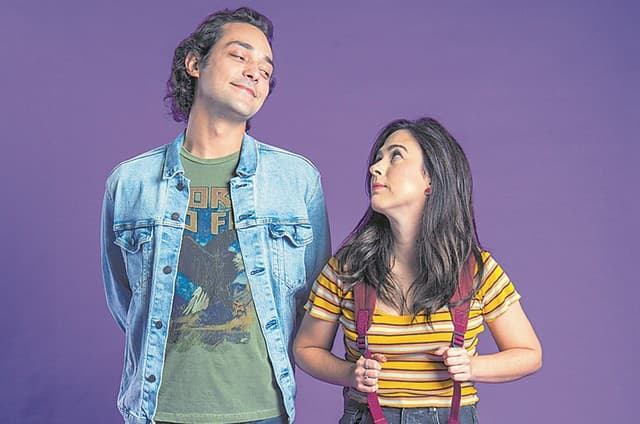 Eduardo Sterblich e Tatá Werneck na série Shippados, da Globo (Foto: Divulgação) Eduardo Sterblich e Tatá Werneck na série Shippados, da Globo (Foto: Divulgação)