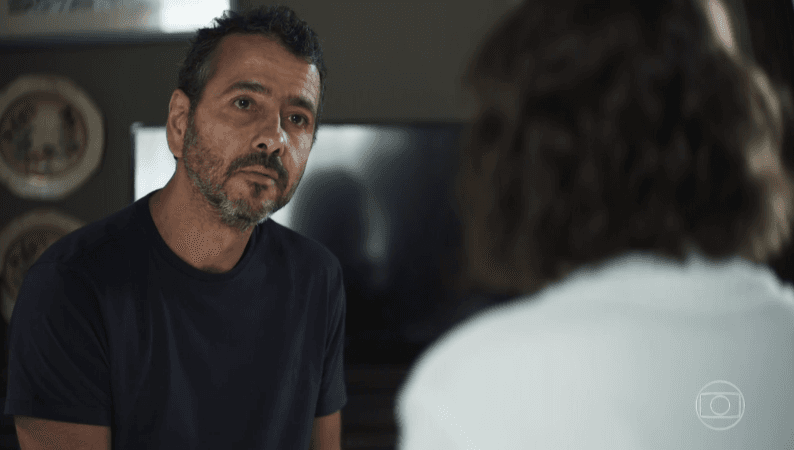 Amadeu (Marcos Palmeira) vai abandonar Josiane (Agatha Moreira) em A Dona do Pedaço (Foto: Reprodução/Globo)