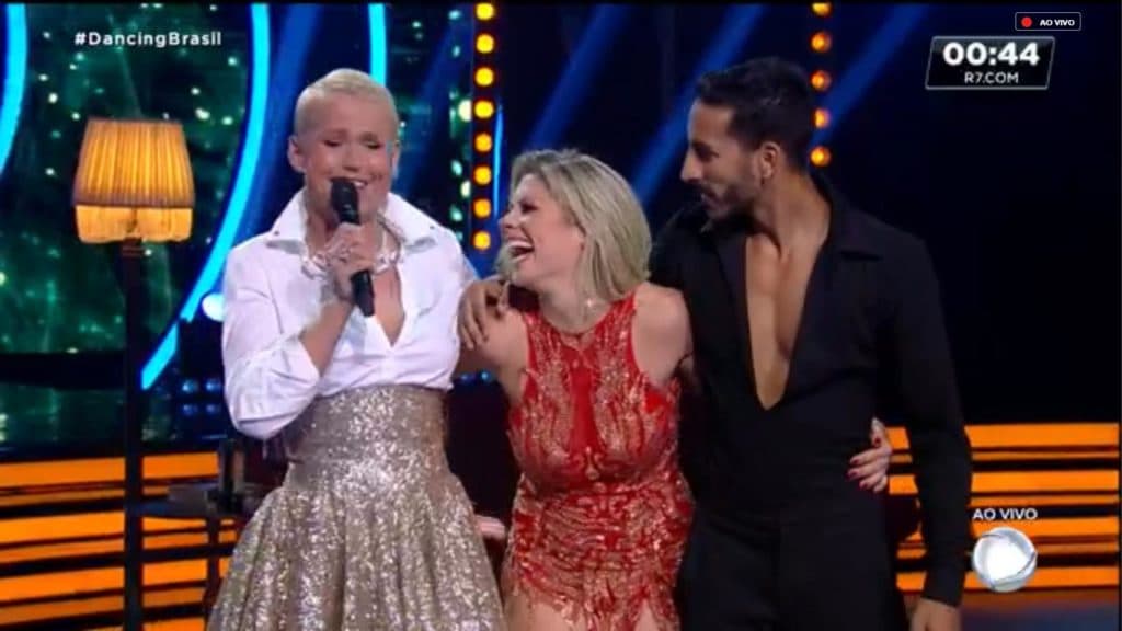 Xuxa Meneghel ao lado e Catia Paganote no reality show Dancing Brasil 5, da Record. (Foto: Reprodução) Xuxa Meneghel ao lado e Catia Paganote no reality show Dancing Brasil 5, da Record. (Foto: Reprodução)