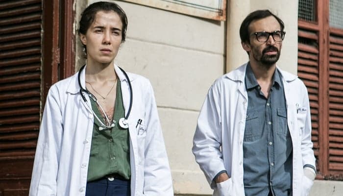 Ator de Sob Pressão, Julio Andrade, faz rara aparição ao lado da esposa e beleza chama atenção